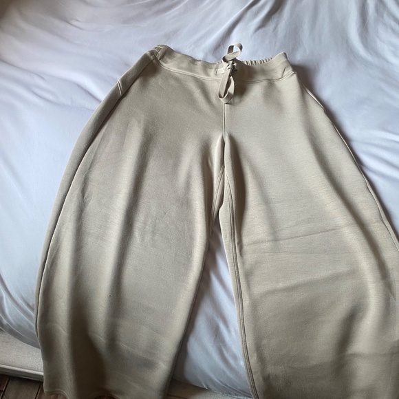 SPANX AirEssentials® Slim Straight Pant-Size Small - Picture 5 of 7